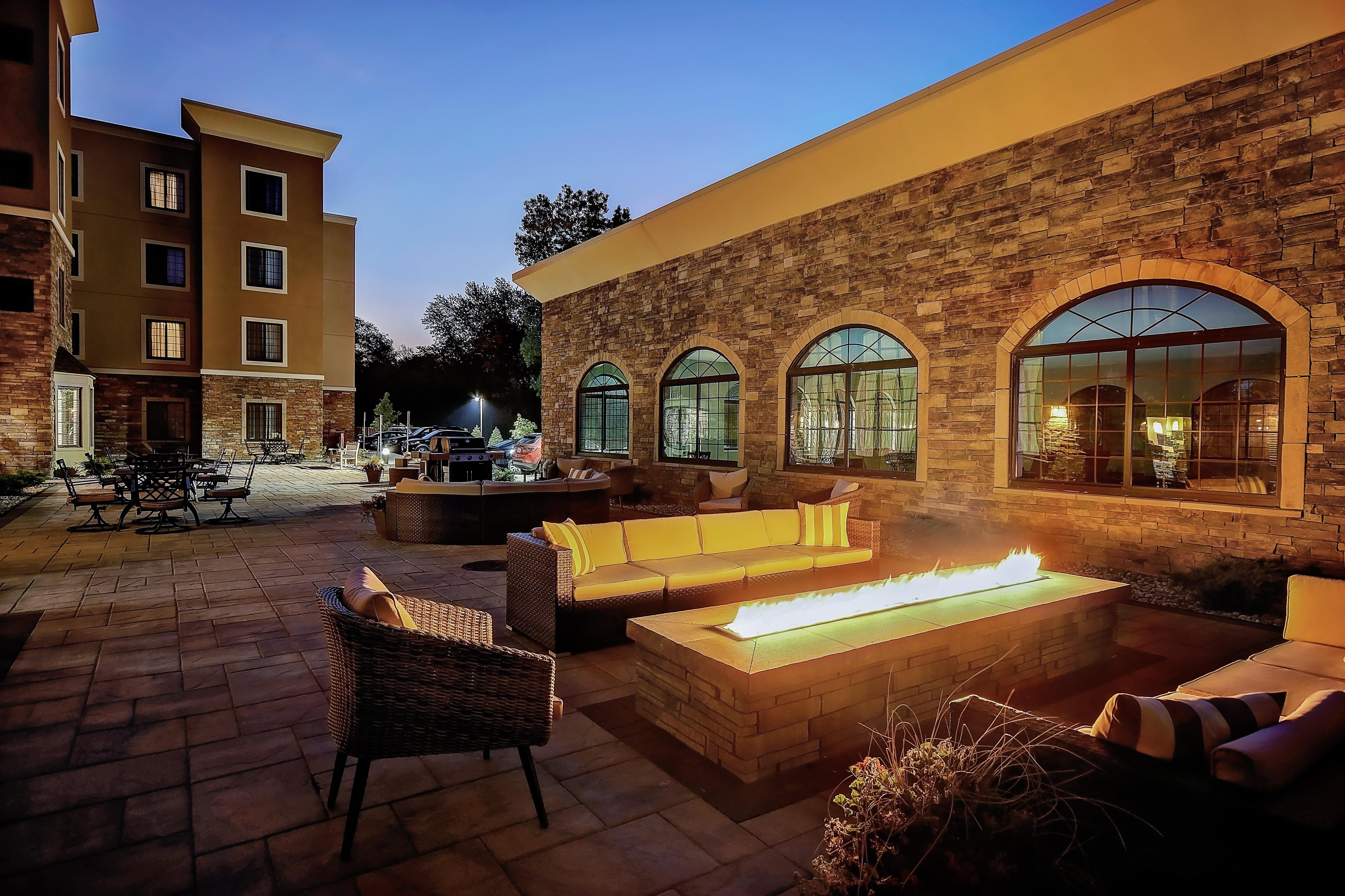 Staybridge Suites - Holland By Ihg מראה חיצוני תמונה