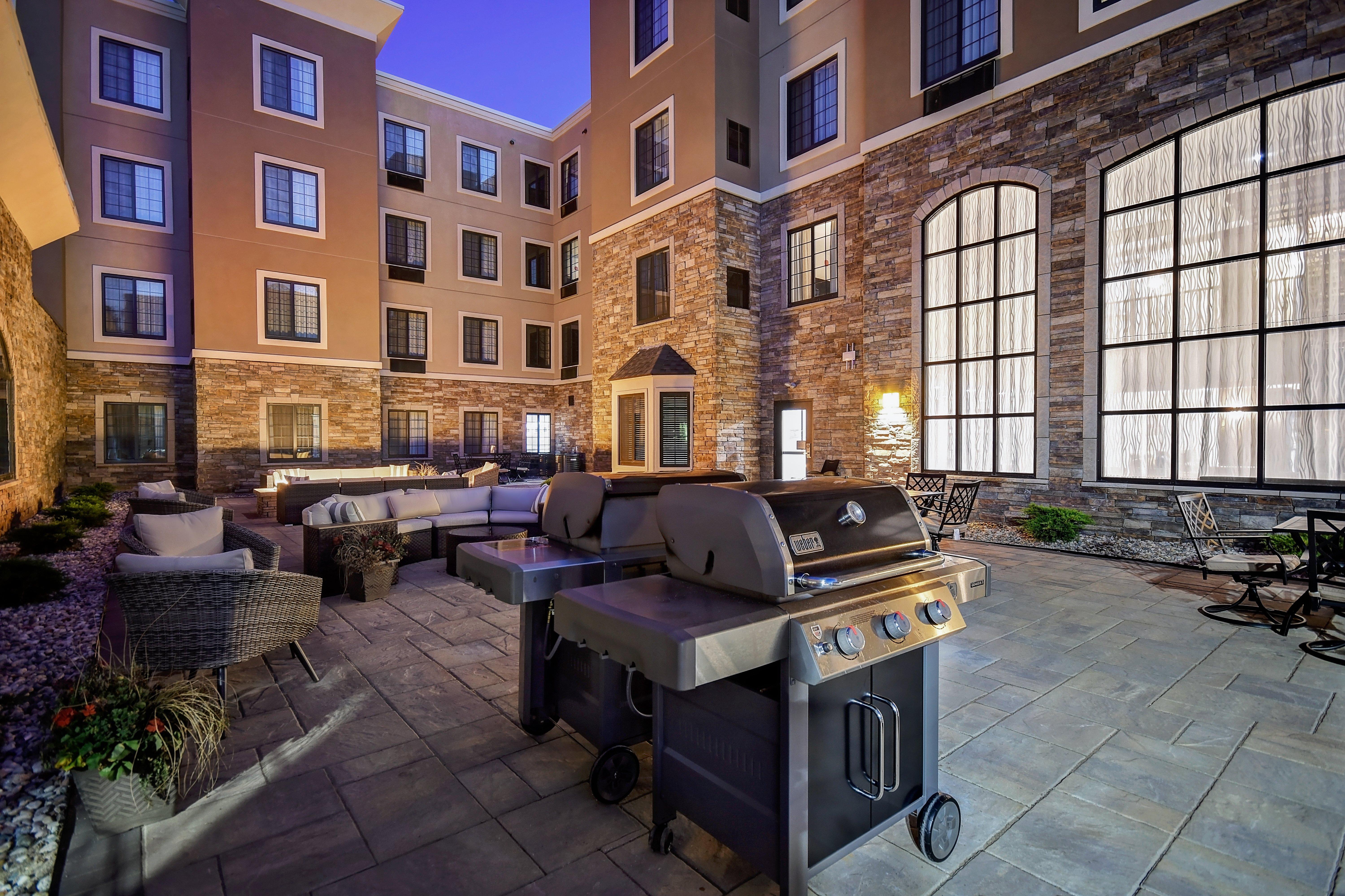 Staybridge Suites - Holland By Ihg מראה חיצוני תמונה